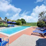 In With Pool And Wine Tasting 아파트